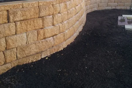 CURVED RETAINING WALL